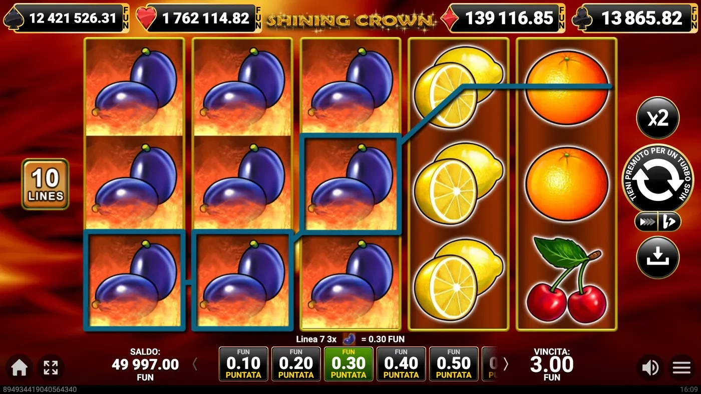 Una vincita su Shining Crown: tre prugne sulla linea 7 evidenziate e la scritta Linea 7 3x nella barra in basso